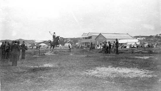 show_jumping_near_bijou_theatre-1896
